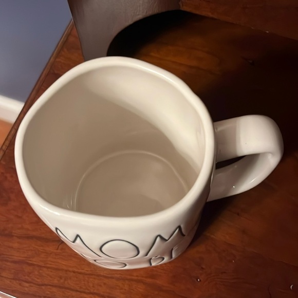 Rae Dunn MOM TO BE Mug glossy white finish - Picture 3 of 5